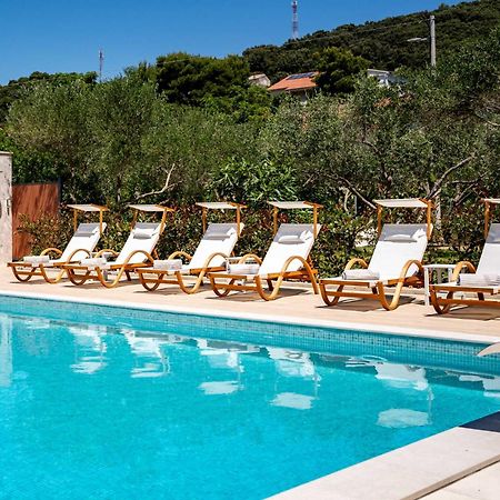 Foric Apartments With Outdoor Heated Pool Rab Town Exteriör bild