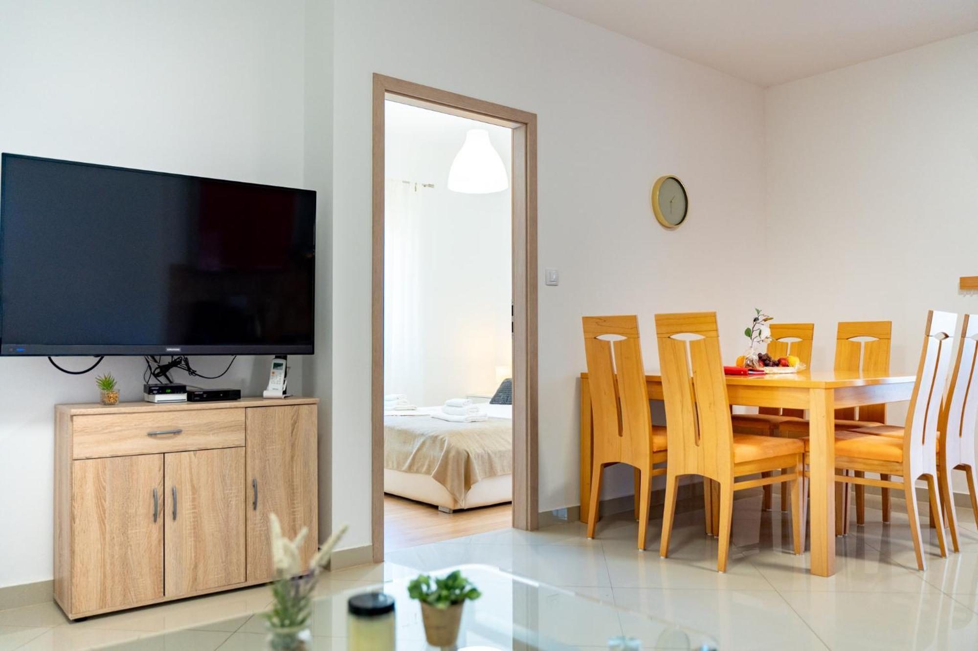 Foric Apartments With Outdoor Heated Pool Rab Town Exteriör bild