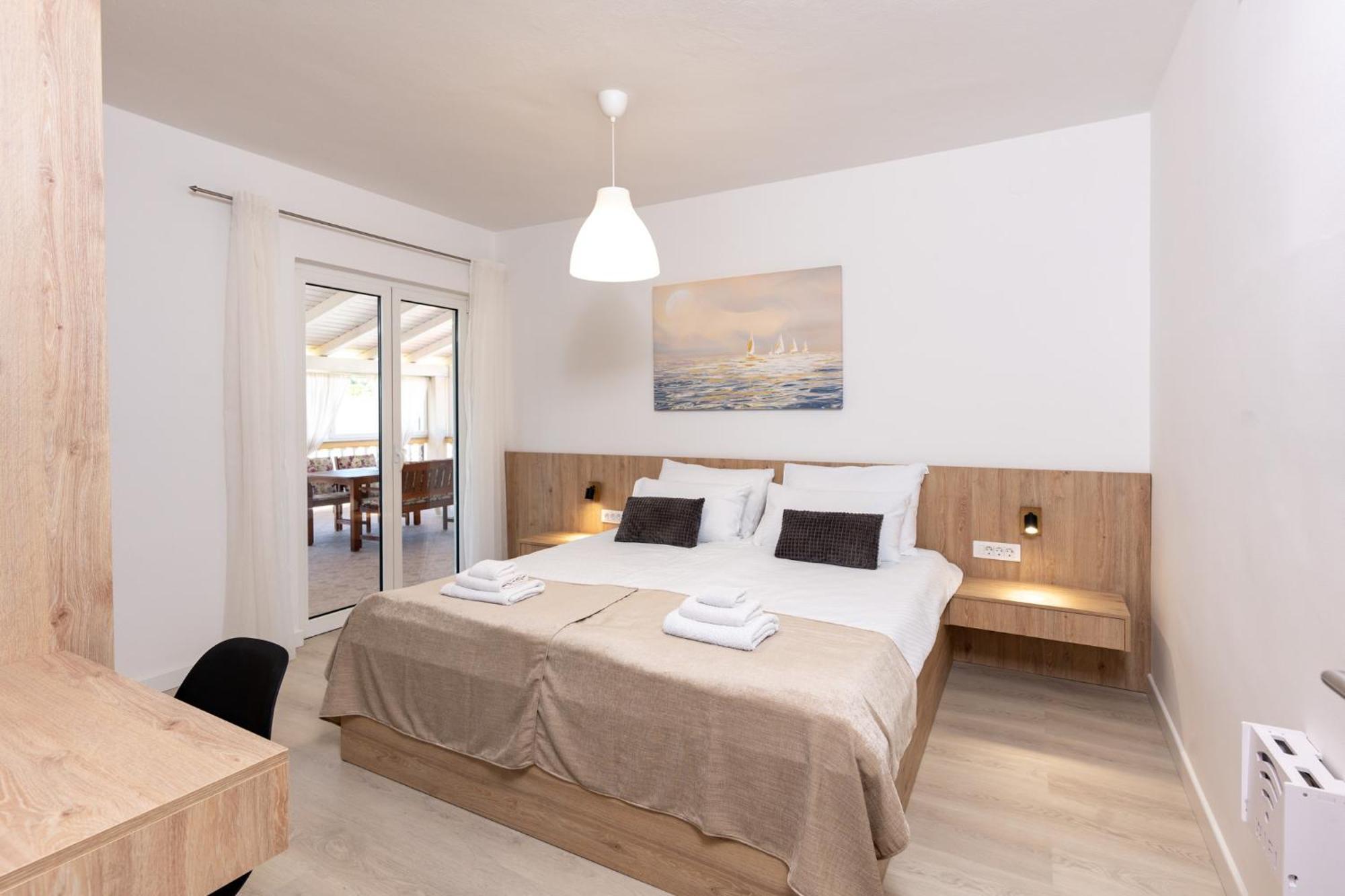 Foric Apartments With Outdoor Heated Pool Rab Town Exteriör bild