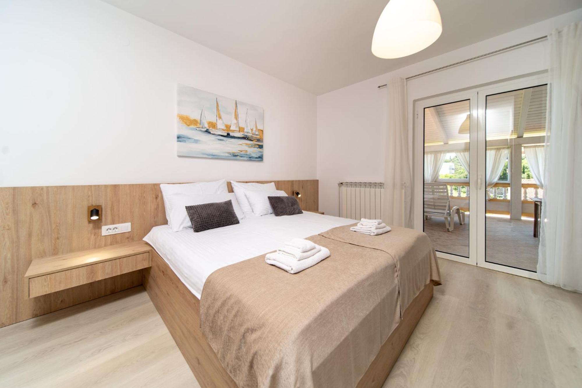 Foric Apartments With Outdoor Heated Pool Rab Town Exteriör bild