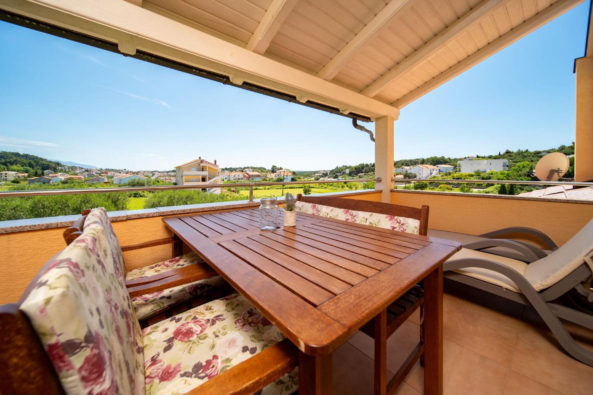 Foric Apartments With Outdoor Heated Pool Rab Town Exteriör bild