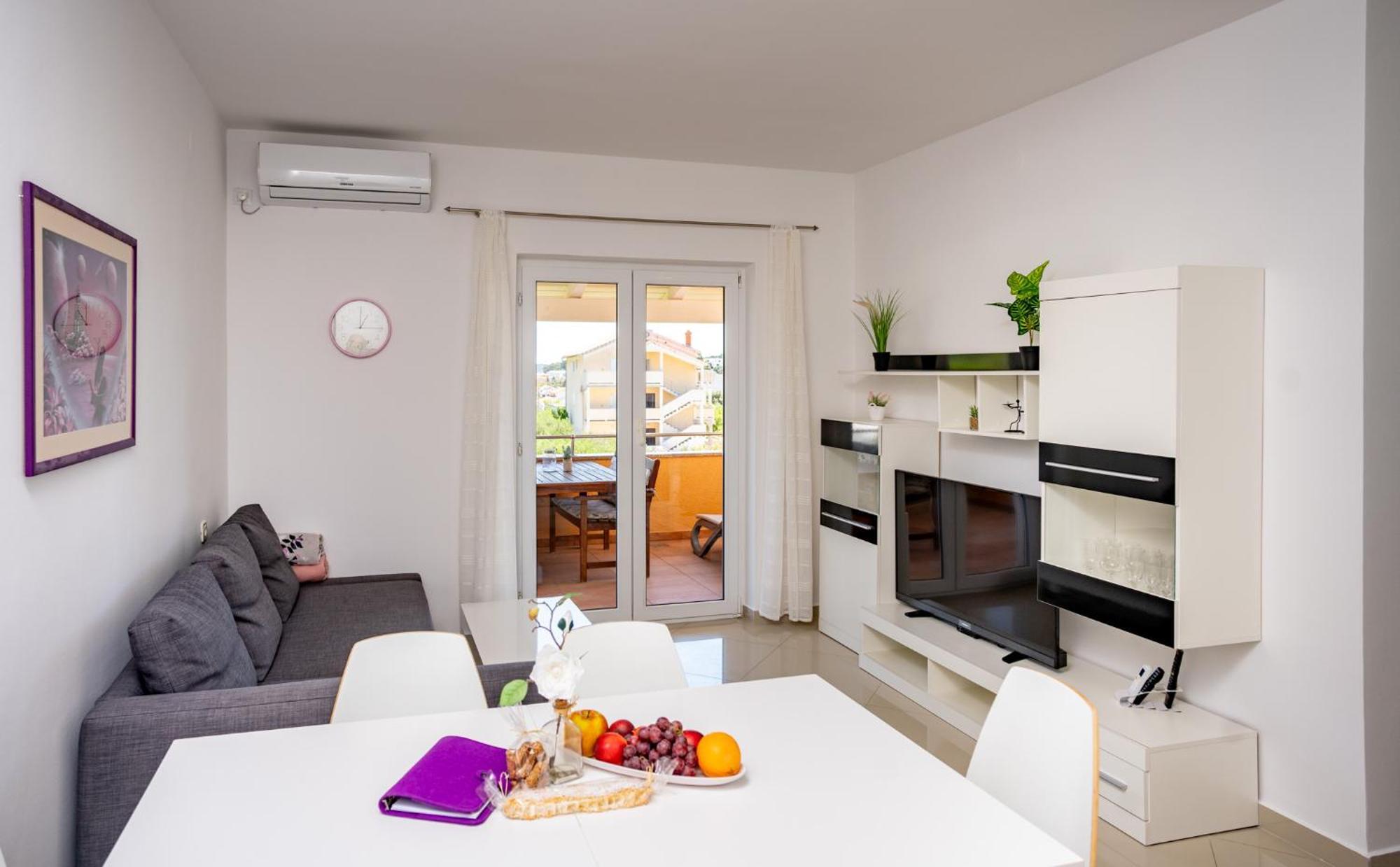 Foric Apartments With Outdoor Heated Pool Rab Town Exteriör bild