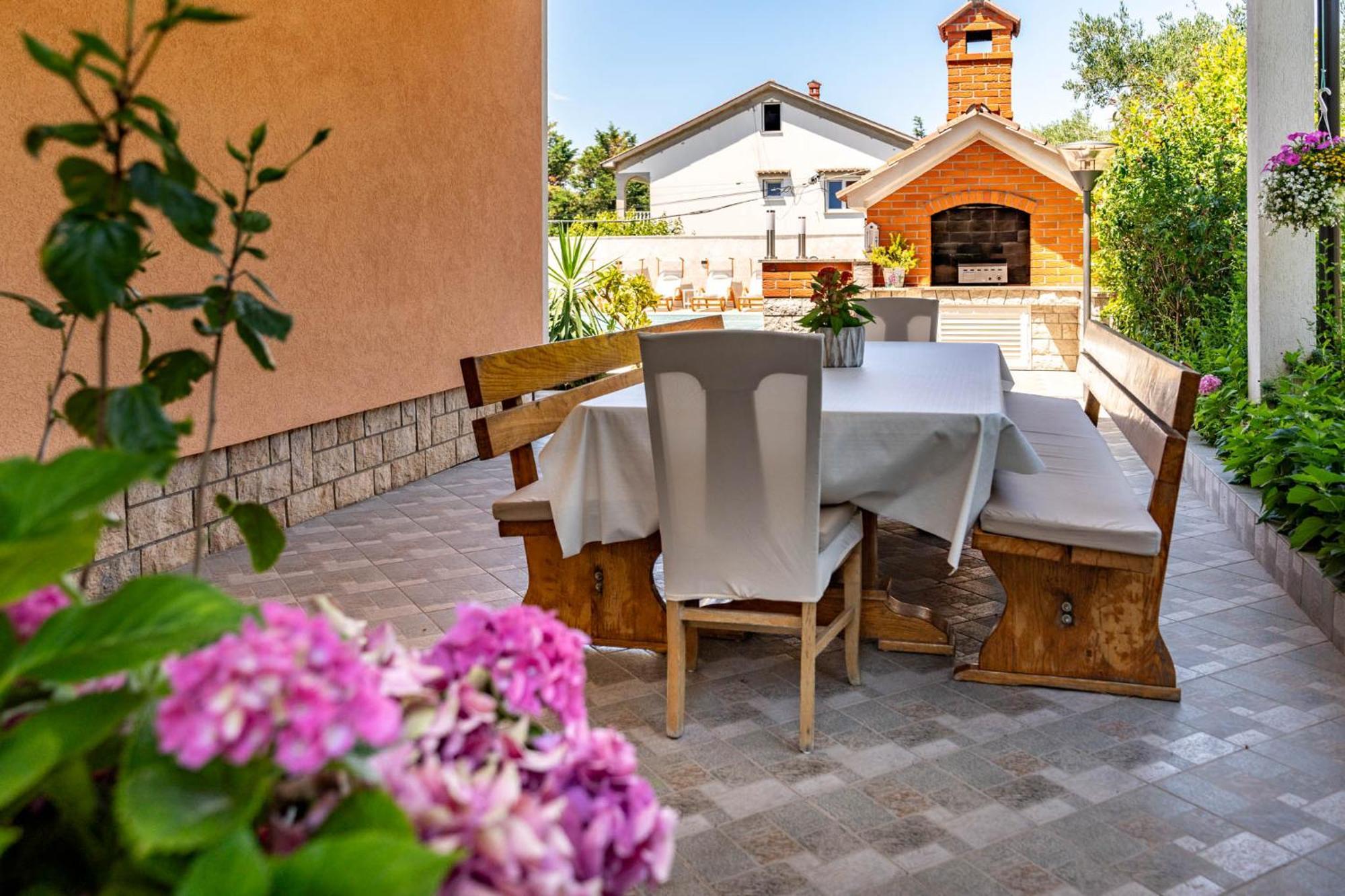 Foric Apartments With Outdoor Heated Pool Rab Town Exteriör bild