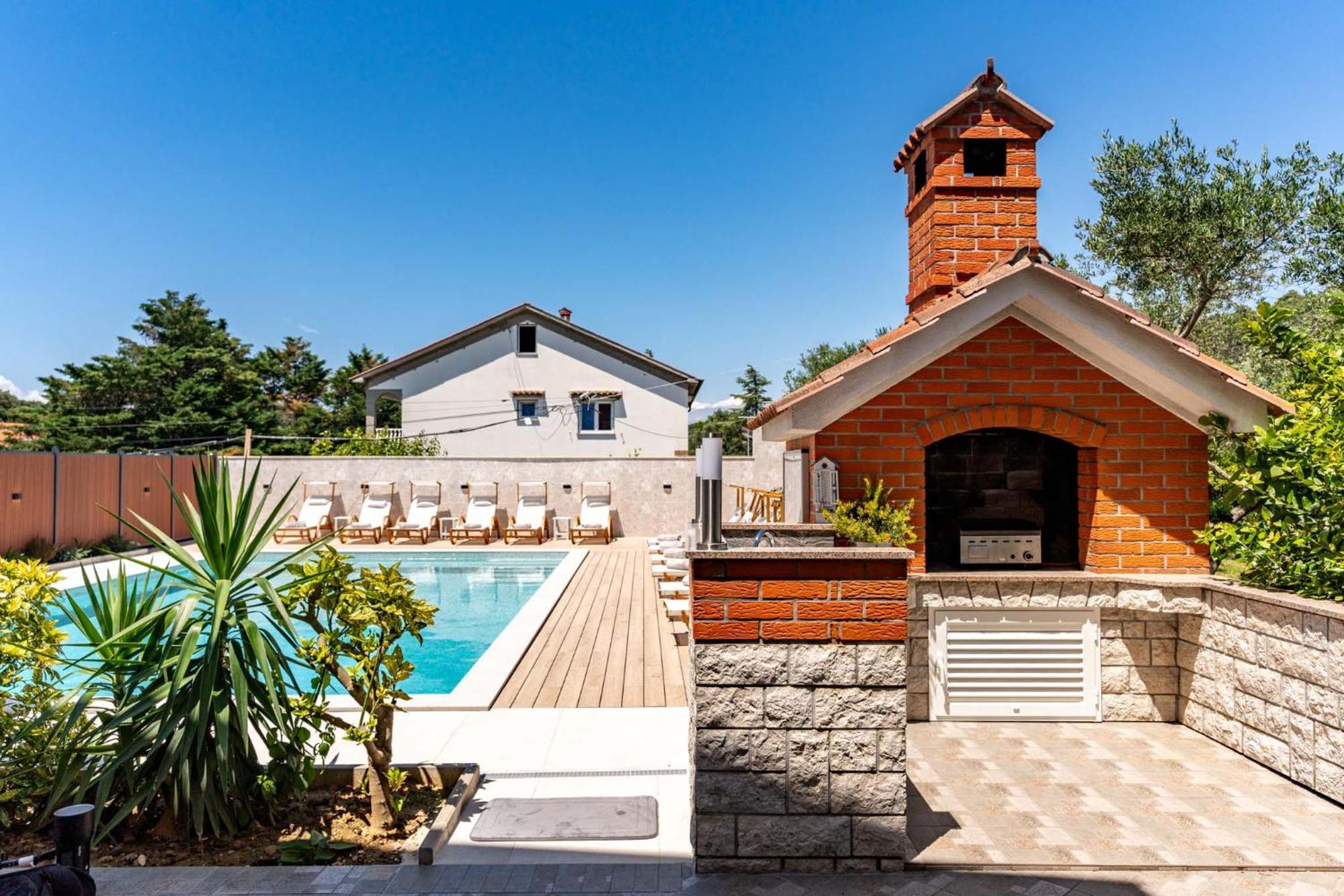 Foric Apartments With Outdoor Heated Pool Rab Town Exteriör bild