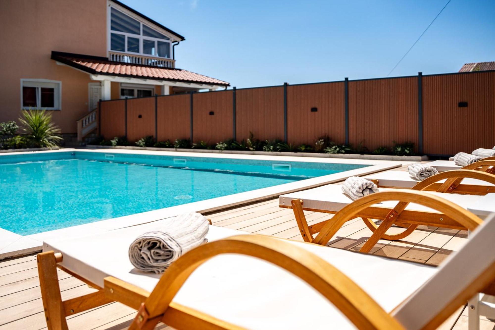 Foric Apartments With Outdoor Heated Pool Rab Town Exteriör bild