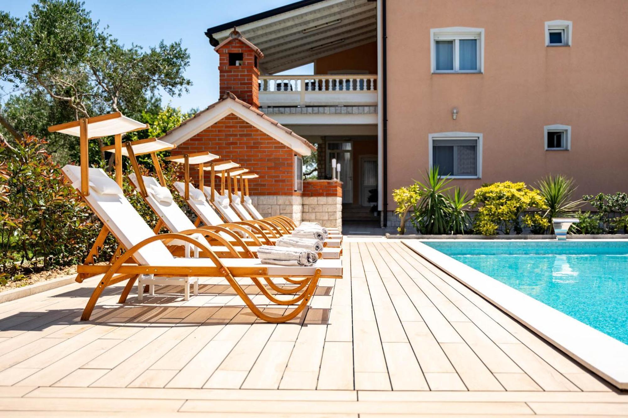 Foric Apartments With Outdoor Heated Pool Rab Town Exteriör bild