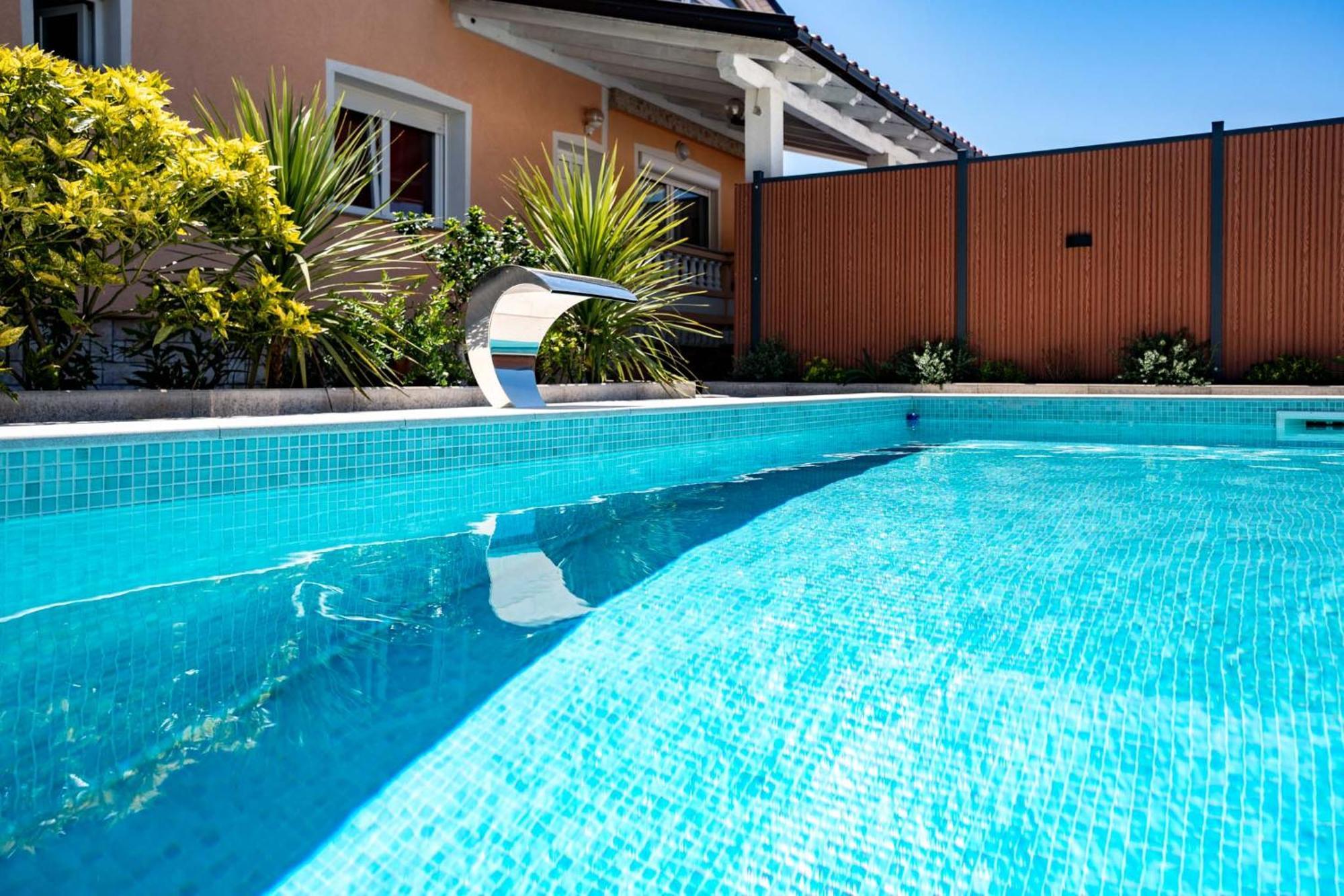 Foric Apartments With Outdoor Heated Pool Rab Town Exteriör bild