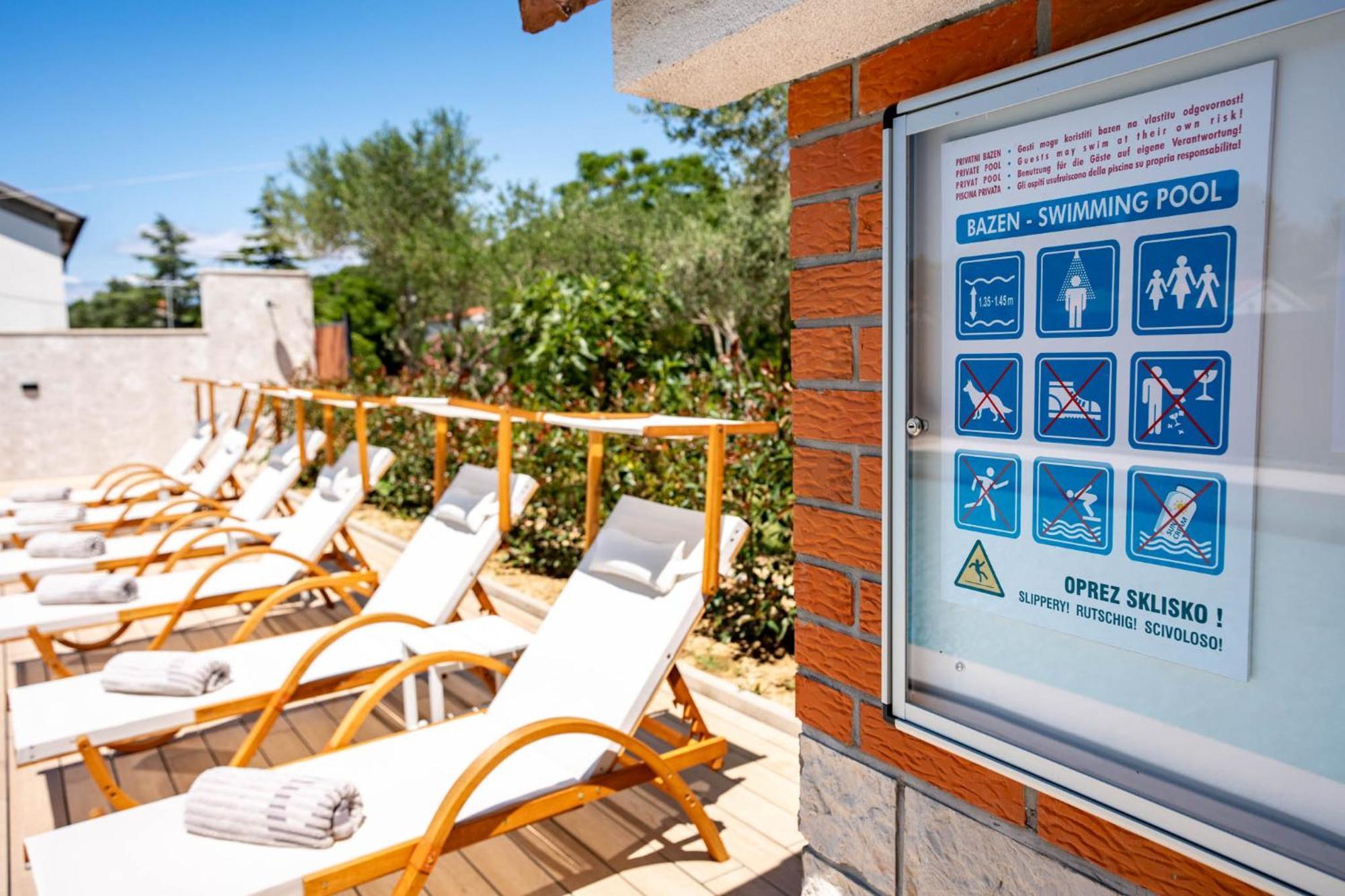 Foric Apartments With Outdoor Heated Pool Rab Town Exteriör bild