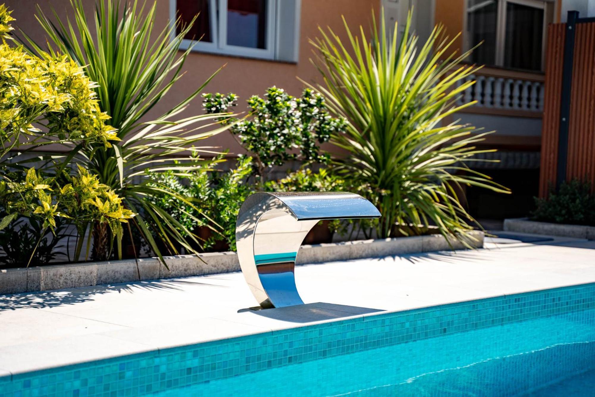 Foric Apartments With Outdoor Heated Pool Rab Town Exteriör bild