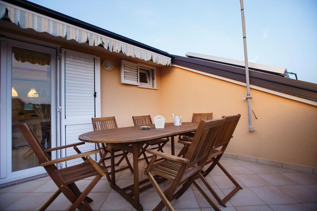 Foric Apartments With Outdoor Heated Pool Rab Town Exteriör bild