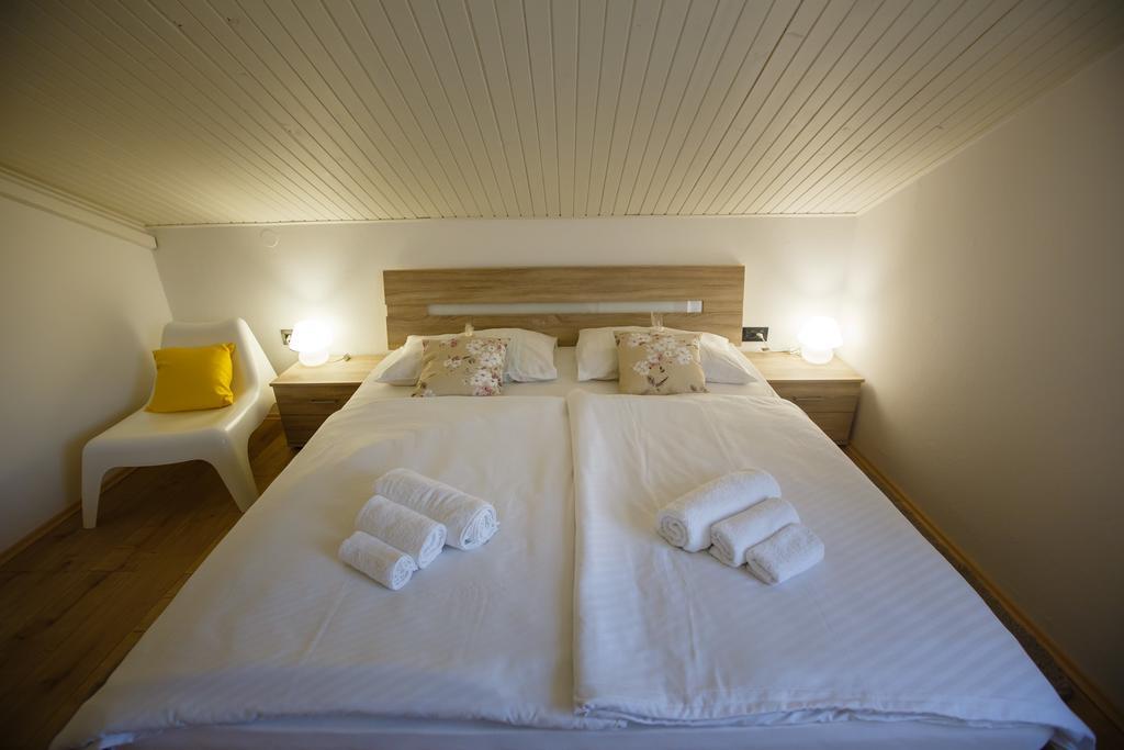 Foric Apartments With Outdoor Heated Pool Rab Town Exteriör bild