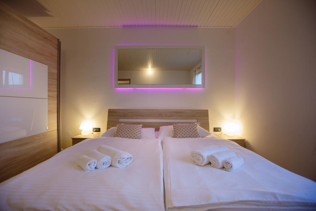 Foric Apartments With Outdoor Heated Pool Rab Town Exteriör bild