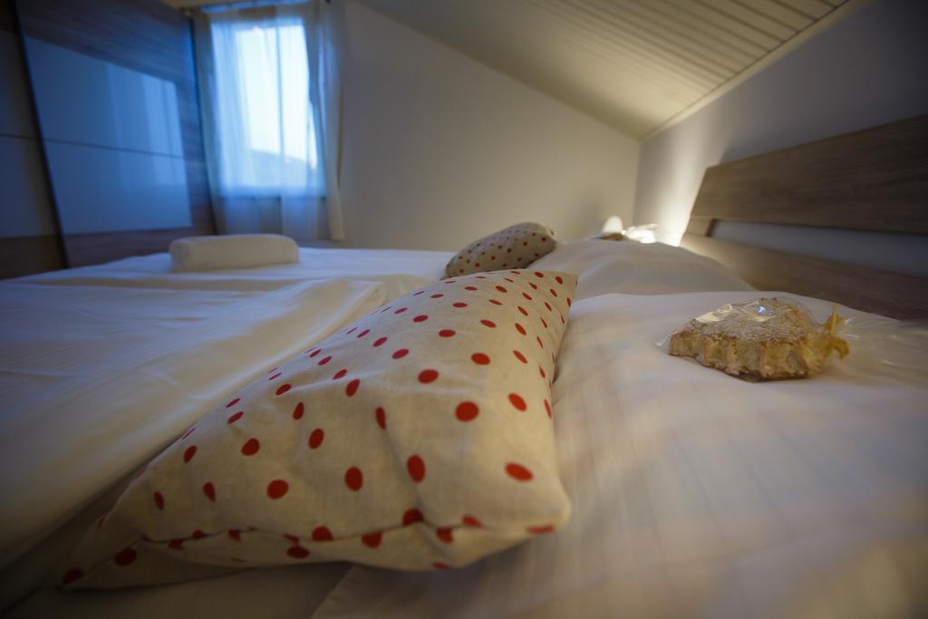 Foric Apartments With Outdoor Heated Pool Rab Town Exteriör bild