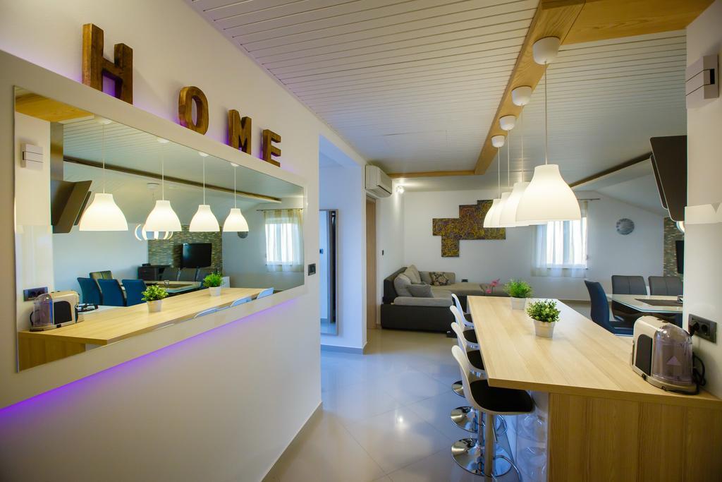 Foric Apartments With Outdoor Heated Pool Rab Town Exteriör bild