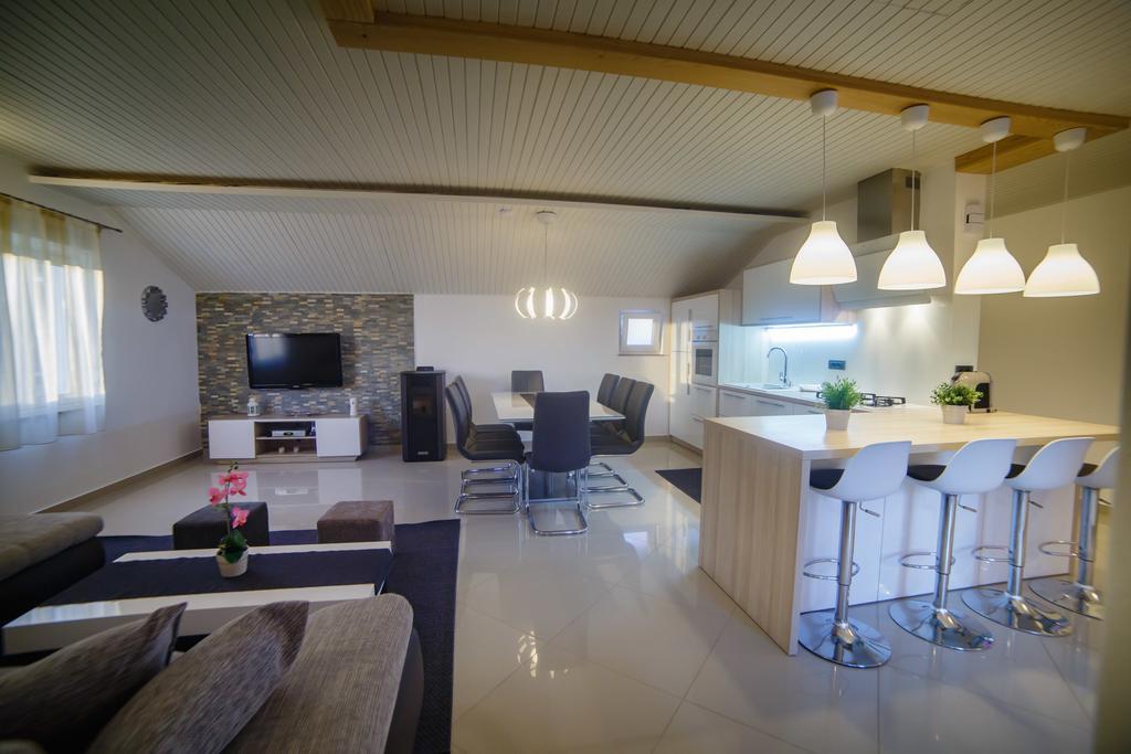 Foric Apartments With Outdoor Heated Pool Rab Town Exteriör bild