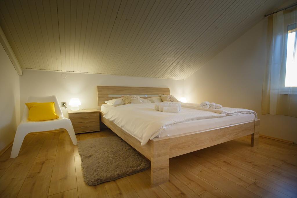 Foric Apartments With Outdoor Heated Pool Rab Town Exteriör bild